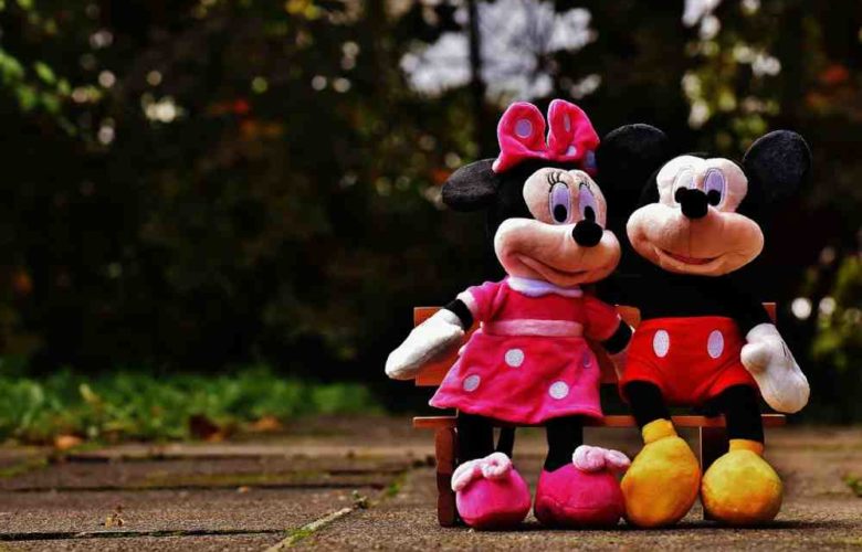 mickey mouse and minnie mouse 780x500 - How To Run A Mickey Mouse Themed Birthday Party